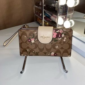 Coach Tech Phone Wallet In Evergreen Floral Print